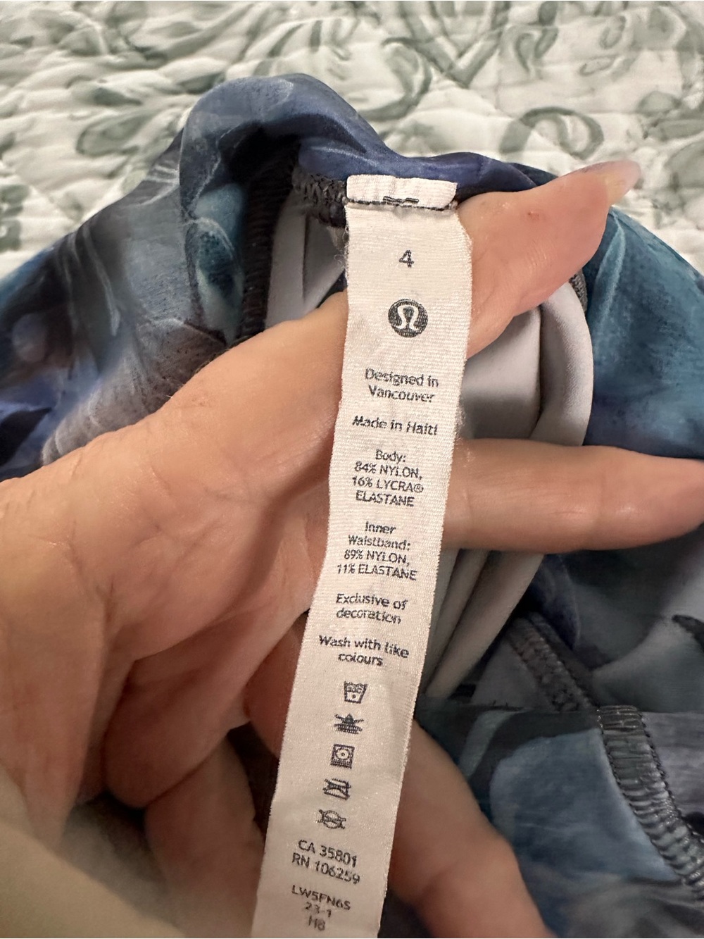 lululemon athletica Blue Marble Leggings (Size 4)